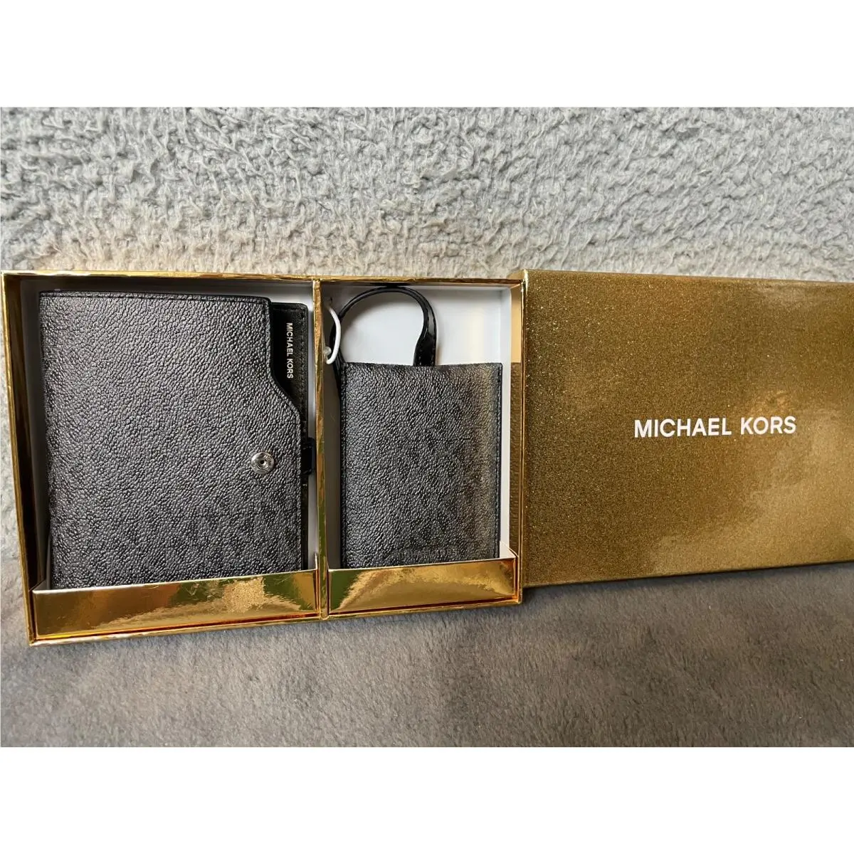 Michael Kors Passport Wallet Luggage Tag Jet Set Black Monogram Travel Set