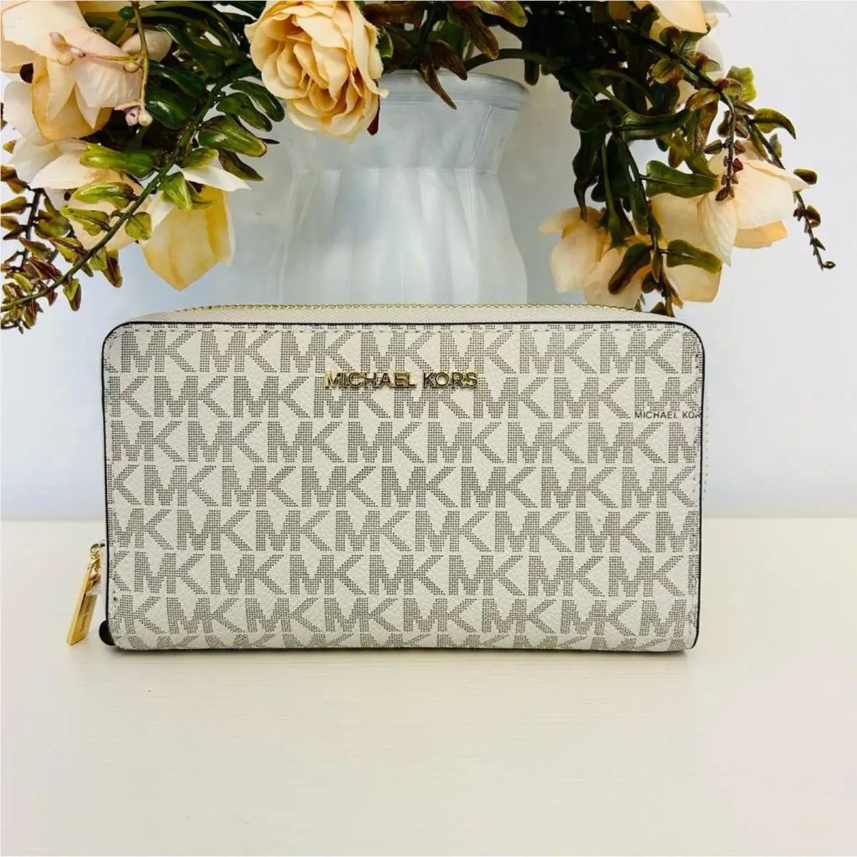 Michael Kors Wallet Phone Case Vanilla Signature