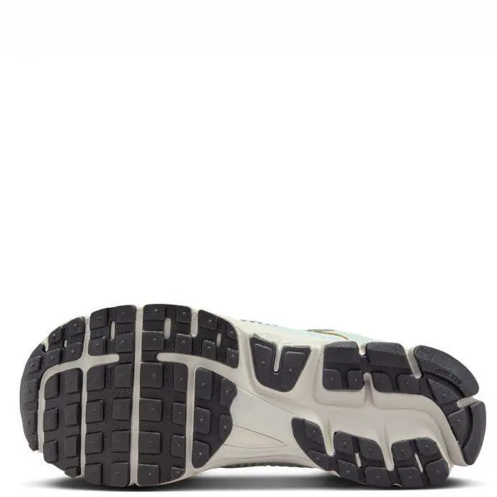 Nike shoes - Light Silver/Chrome/Light Bone (UPC: 197593620293) 3