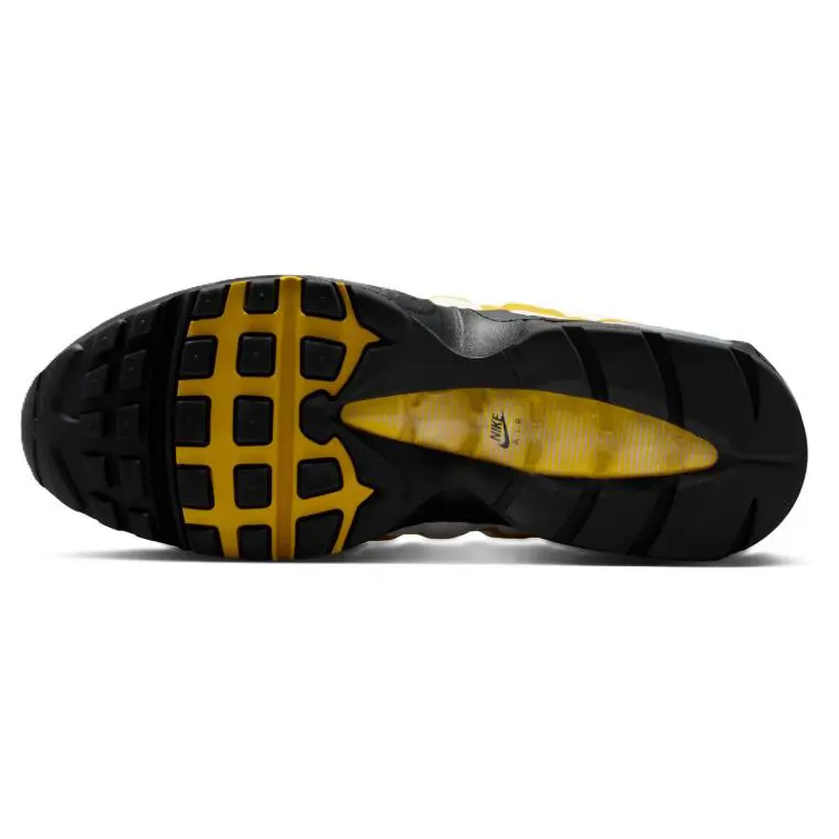 Nike shoes - White/Saffron Quartz/Black 6