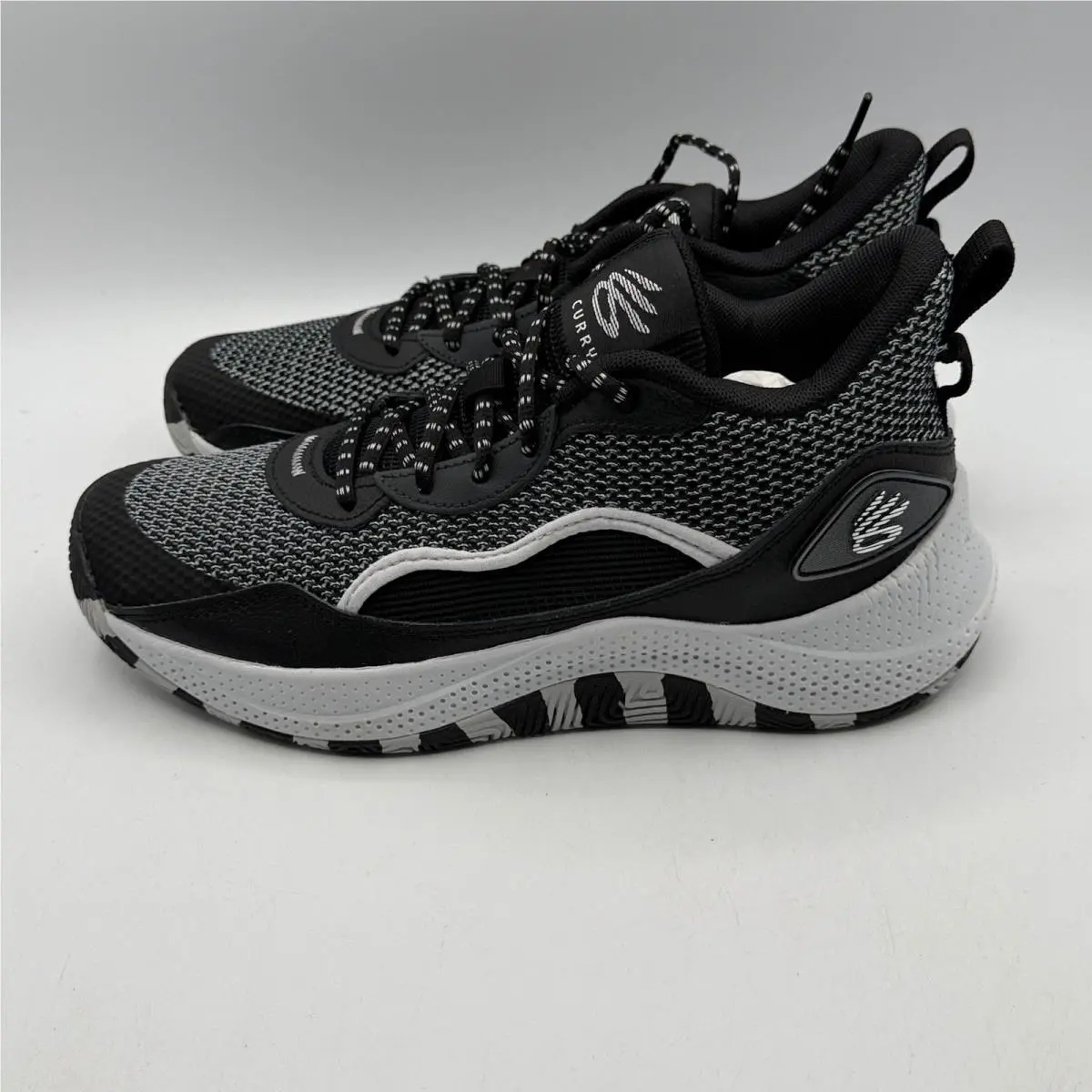 Under Armour shoes - Curry 3Z24 - Curry - Black 1