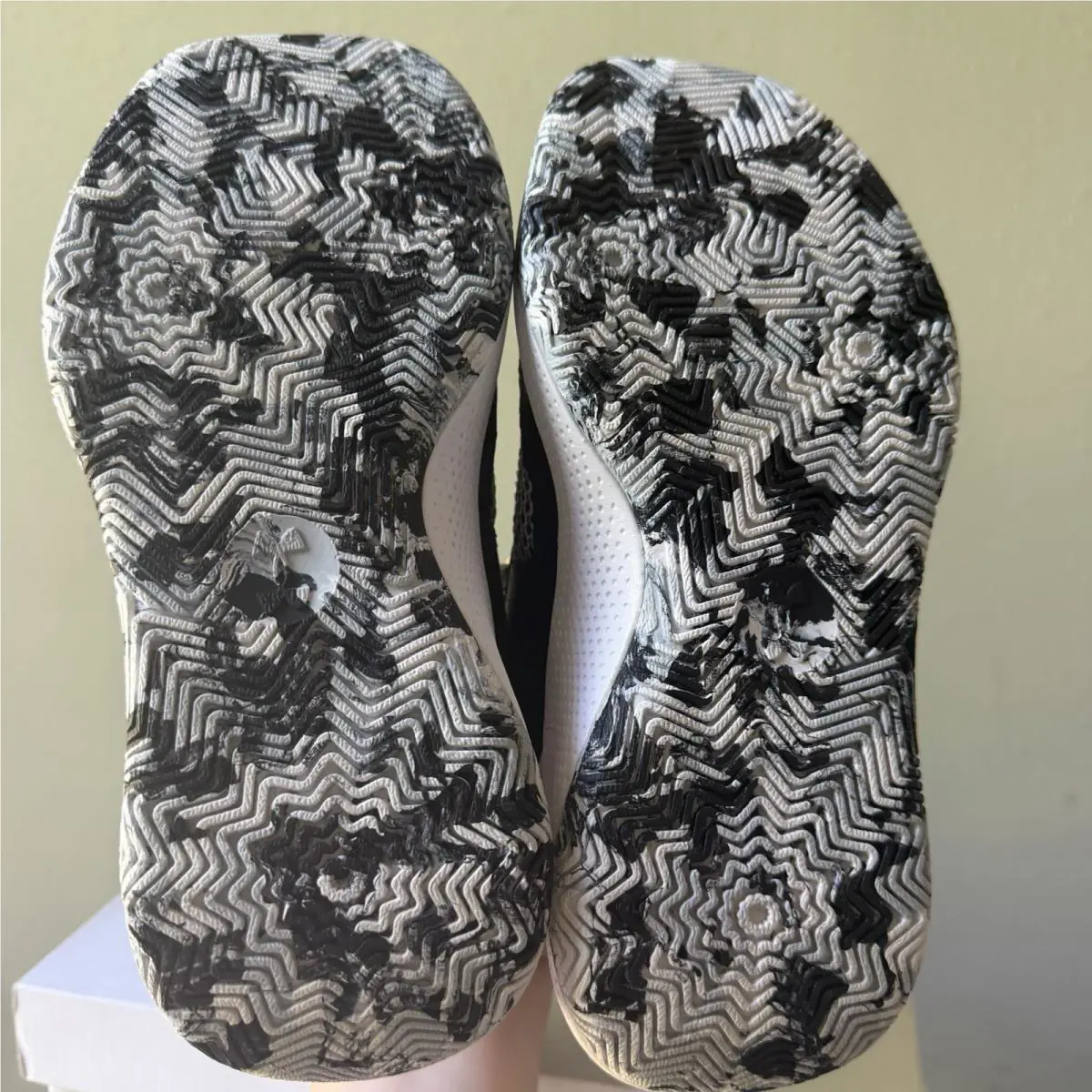 Under Armour shoes - Black (UPC: 197777547187) 4
