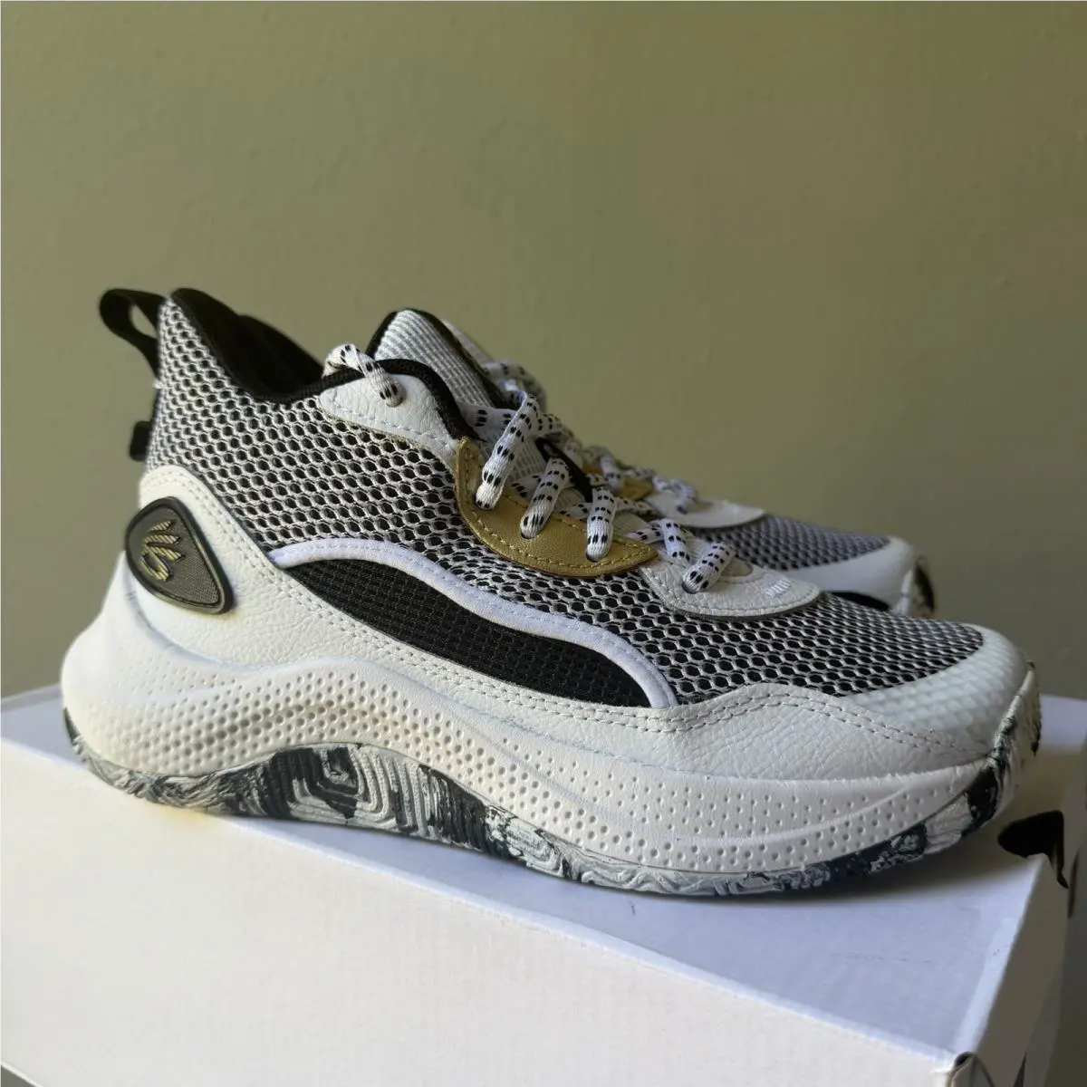 Under Armour shoes - Black (UPC: 197777547187) 0