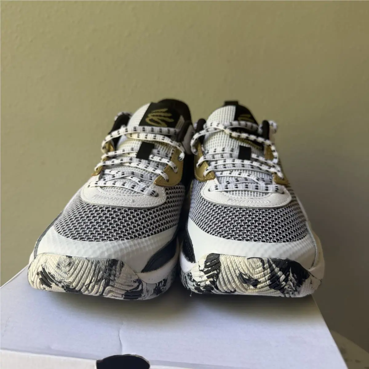 Under Armour shoes - Black (UPC: 197777547187) 1