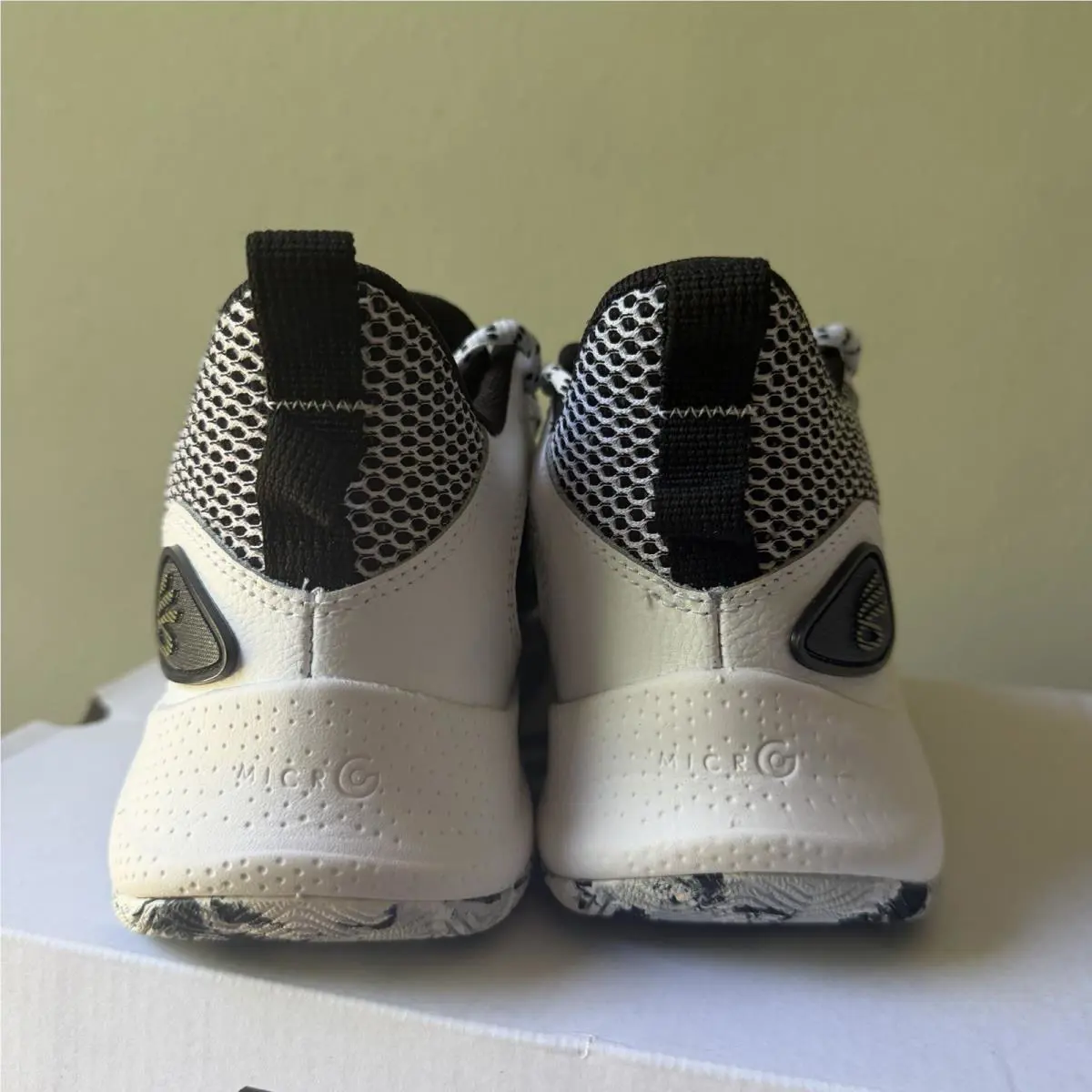 Under Armour shoes - Black (UPC: 197777547187) 2