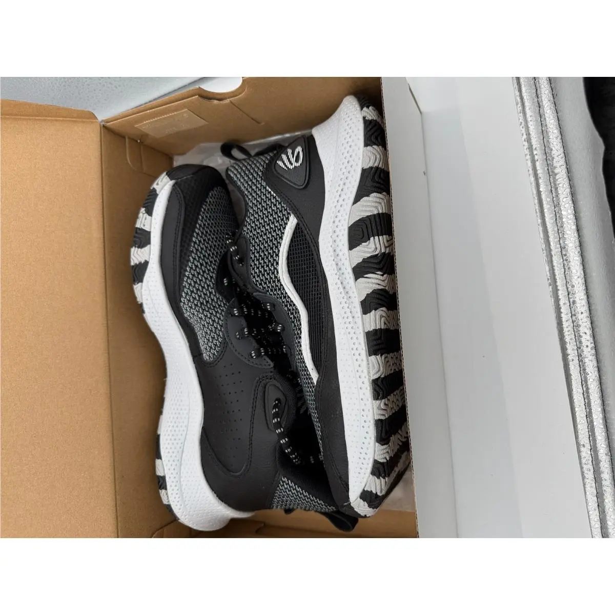 Under Armour shoes - Curry 3Z24 - Curry - Black 4