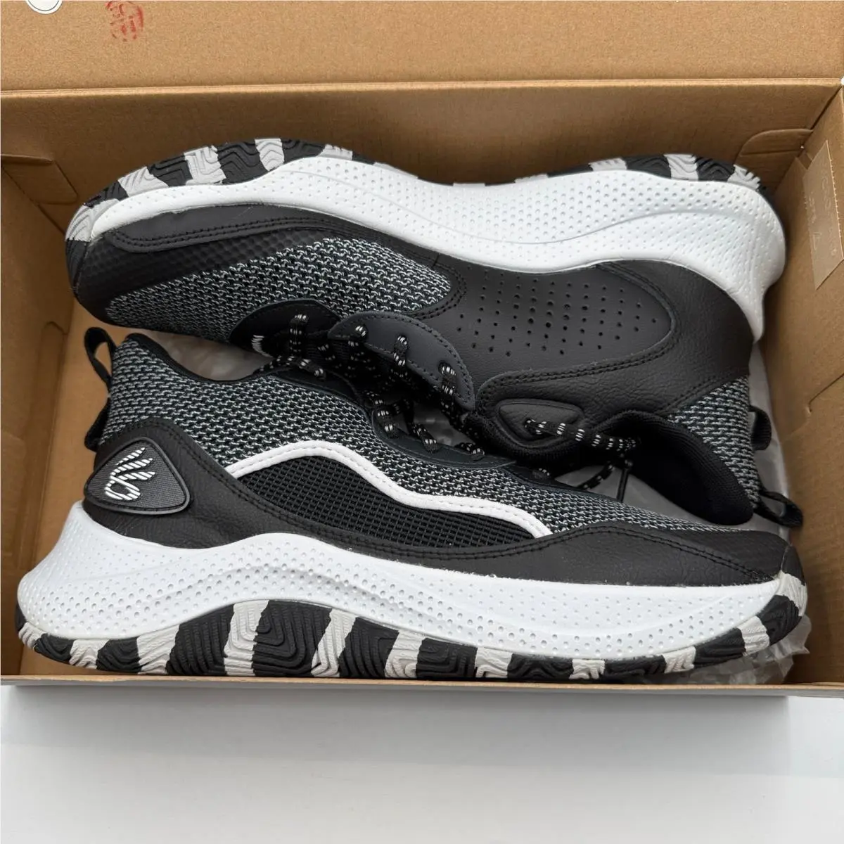 Under Armour shoes - Curry 3Z7 - Curry - Black 4
