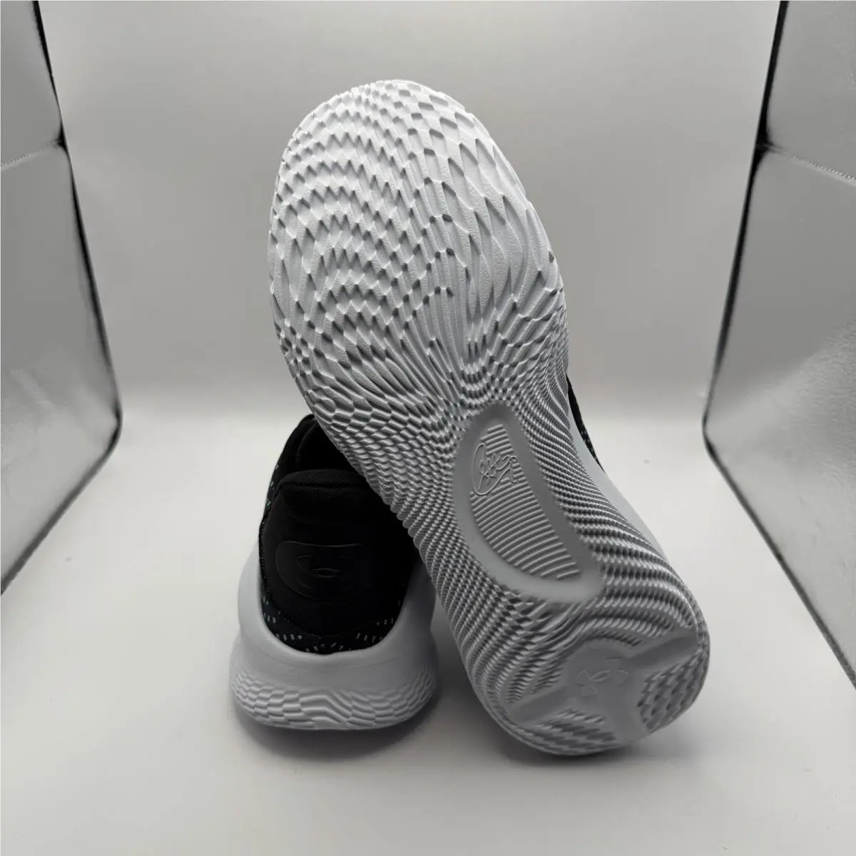 Under Armour shoes - Under Armour Curry 4 FloTro - 3028115-001 - Black 4