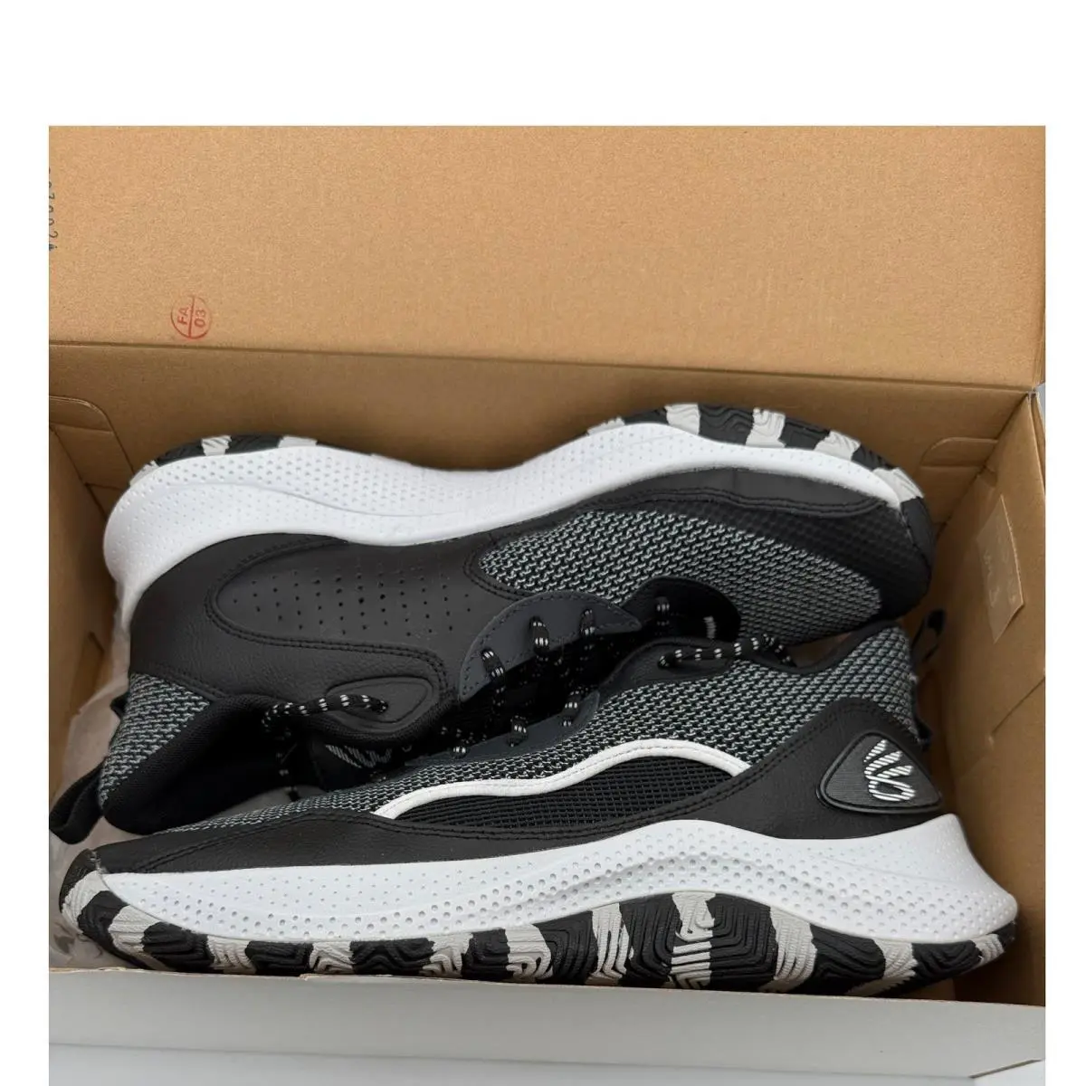Under Armour shoes - Curry 3Z 24 - Curry - Black 4