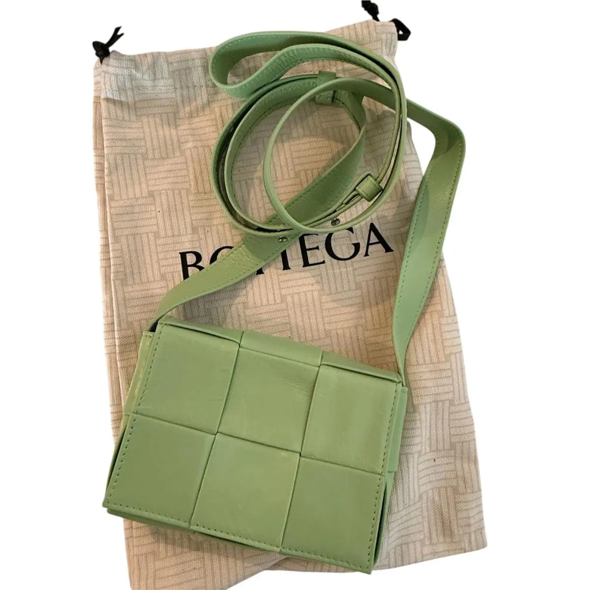 Bottega Veneta Cassette Wallet on Strap Green Maxi Intrecciato Leather Crossbody