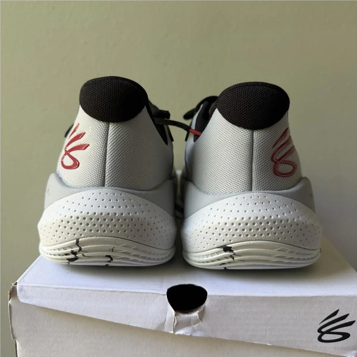 Under Armour shoes - Under Armour Curry Splash 24 - 3027636-101 - Gray 2