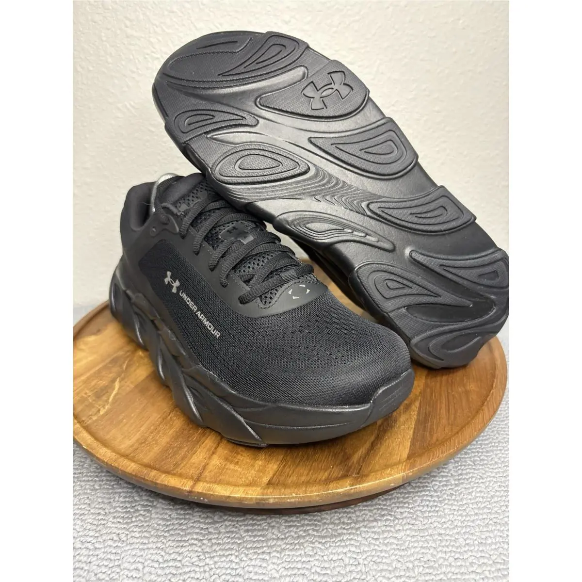 Men’s Size 9.5 Under Armour UA Halo Runner Black 6005287-003