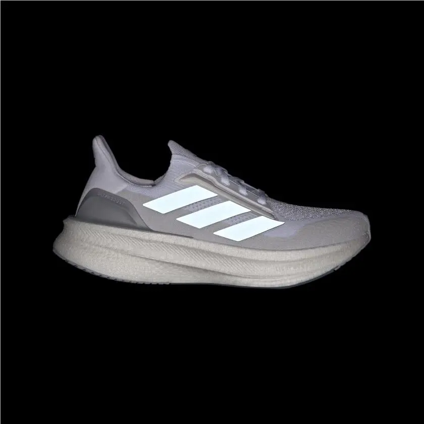 Adidas shoes - Core Black / Cloud White / Carbon 7