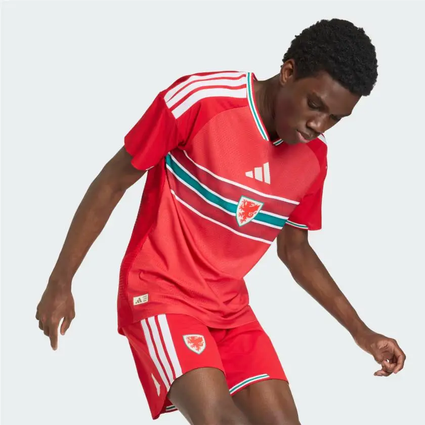Adidas clothing - C2404 - C2404 - Better Scarlet 3