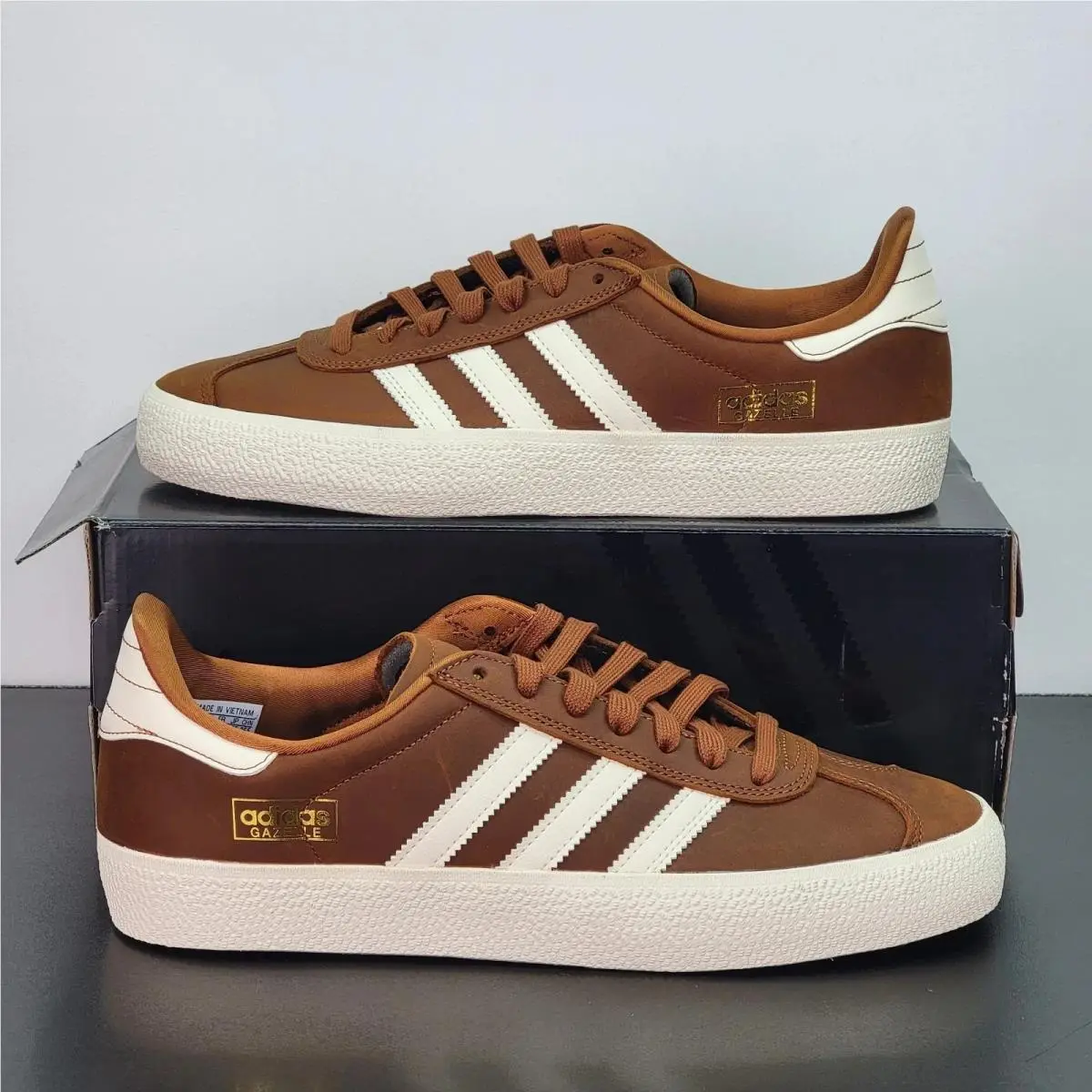 Adidas Originals Gazelle Men`s Athletic Shoes Brown White Footwear Sneakers