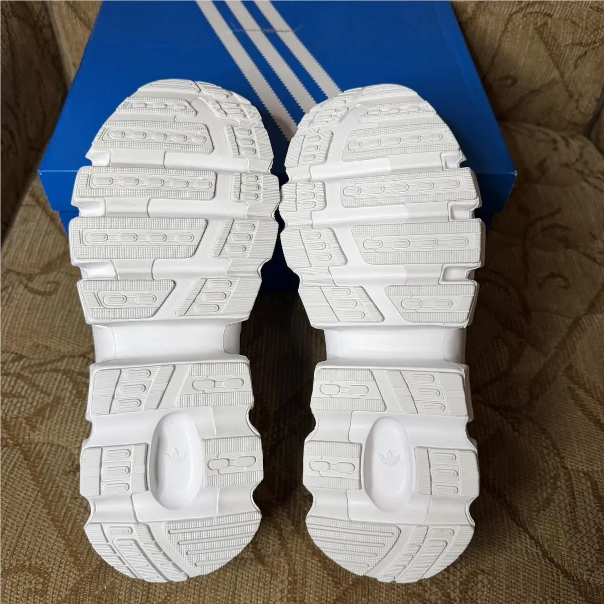 Adidas shoes - JH6513 - JH6513 - White (UPC: 197609713032) 4