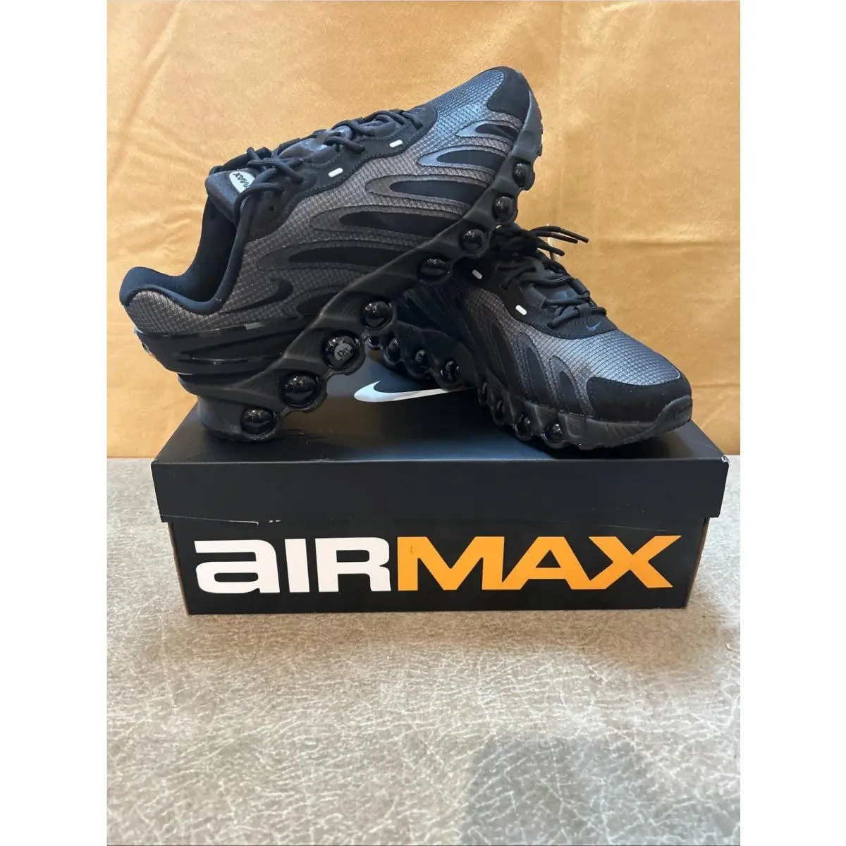 Nike Air Max Dn8 SE Men 10 Shoes Double Black/grey HV4525-001 Fashion Lo