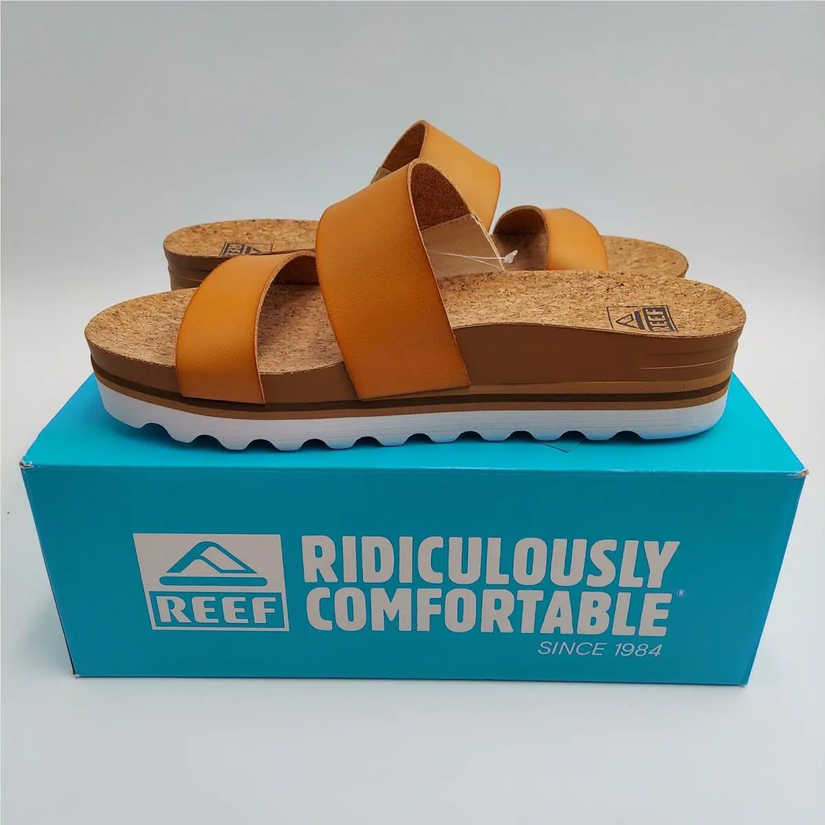 Reef Cushion Vista Hi Sandals Womens Size 9 Natural Platform Slides