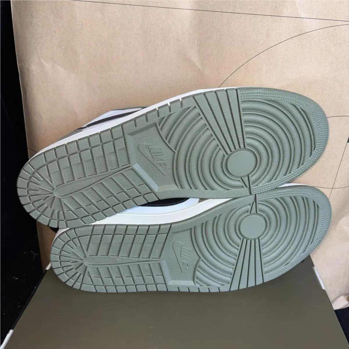 Nike shoes - Air Jordan 1 - Air - HQ6998-200 - Multicolor 4