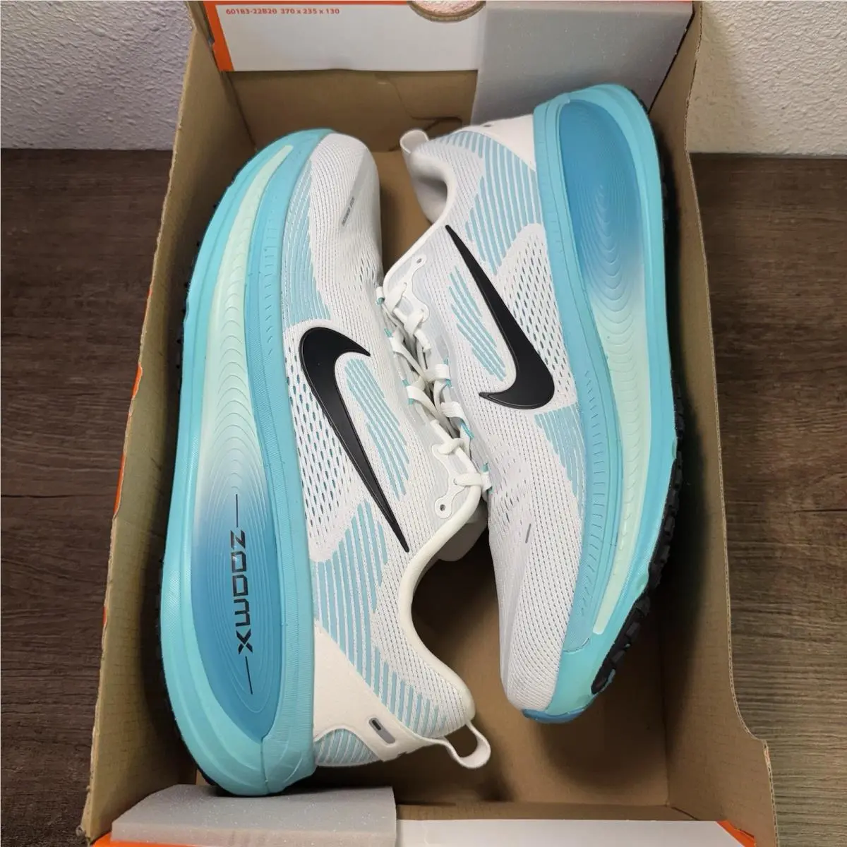 Nike shoes - Nike Vomero 18 - Vomero - HM6803-103 - White 1