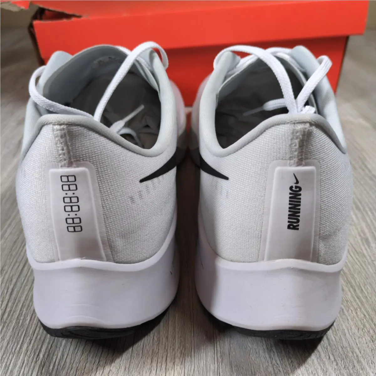 Nike shoes - White 2