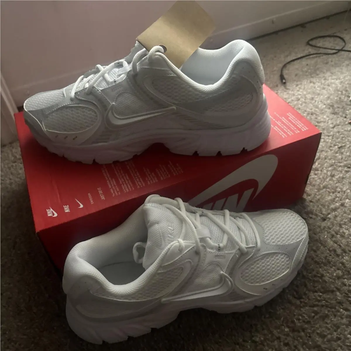 Mens Size 10 Nike V5 Rnr White Metallic Silver Running Shoes HJ5228-101