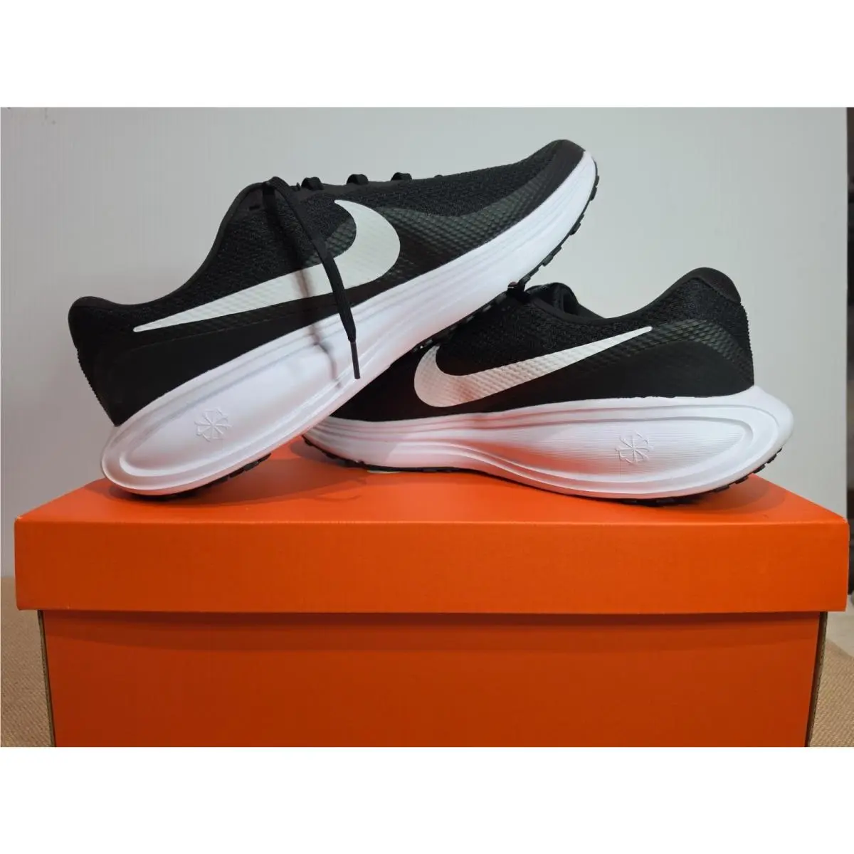 Nike Revolution 8 Shoes Mens Size 12 Black White Running HJ9198 003
