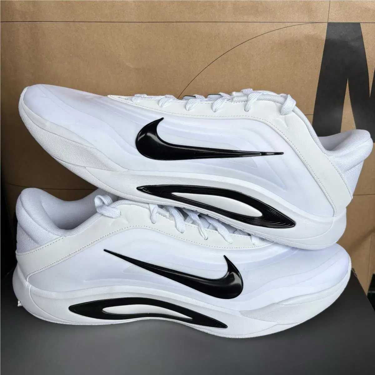 Nike shoes - White (UPC: 197864746066) 0