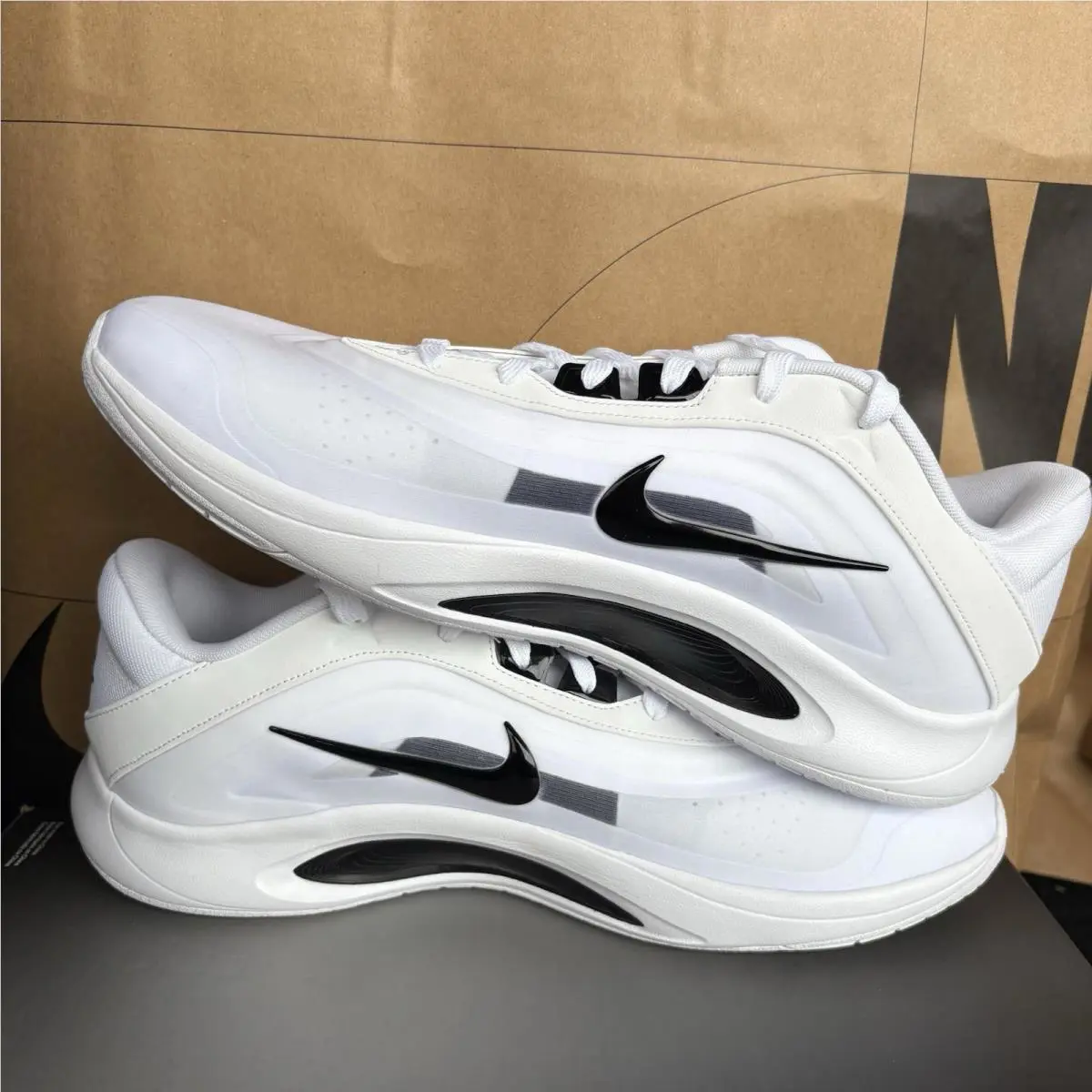 Nike shoes - White (UPC: 197864746066) 1