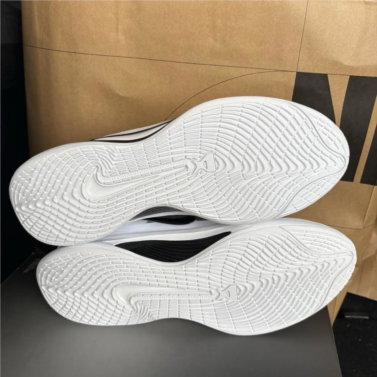 Nike shoes - White (UPC: 197864746066) 4