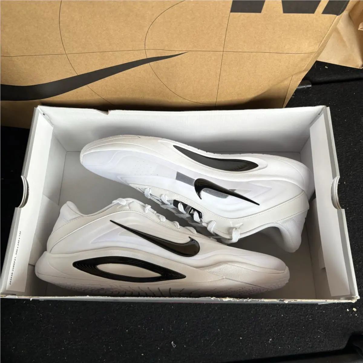 Nike shoes - White (UPC: 197864746066) 5