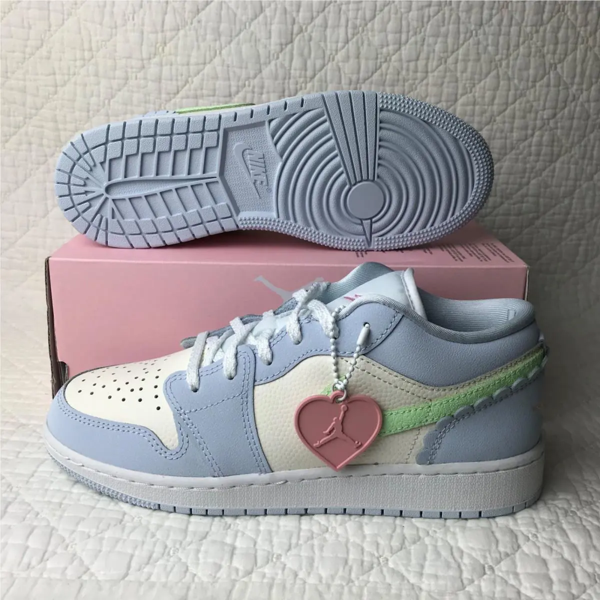 Nike shoes - Air Jordan 1 Low SE - half blue/ vapor green sail 2