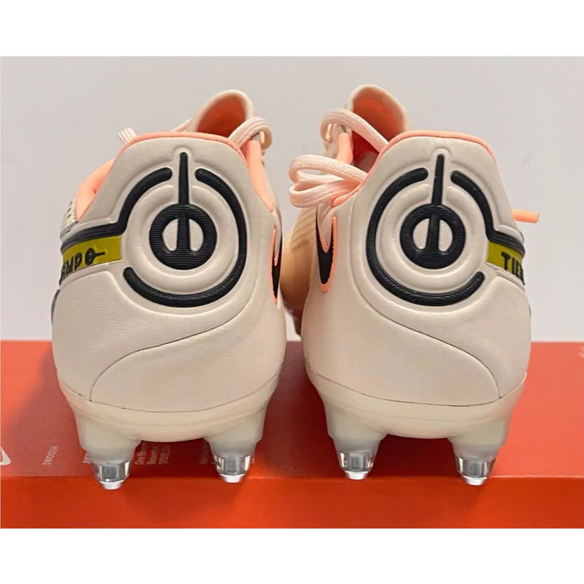 Nike shoes - Nike Legend - Legend - DB0822801 - Pink, Manufacturer Code: Guava Ice/Yellow Strike (UPC: 196149839967) 0
