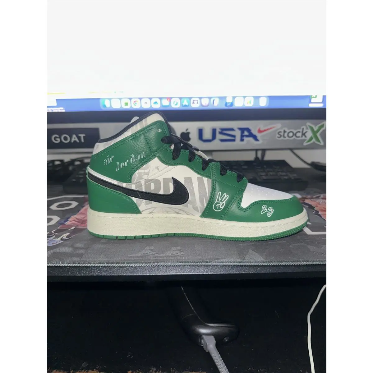 Nike shoes - Air Jordan 1 Mid SE - Green (UPC: 197859259663) 0