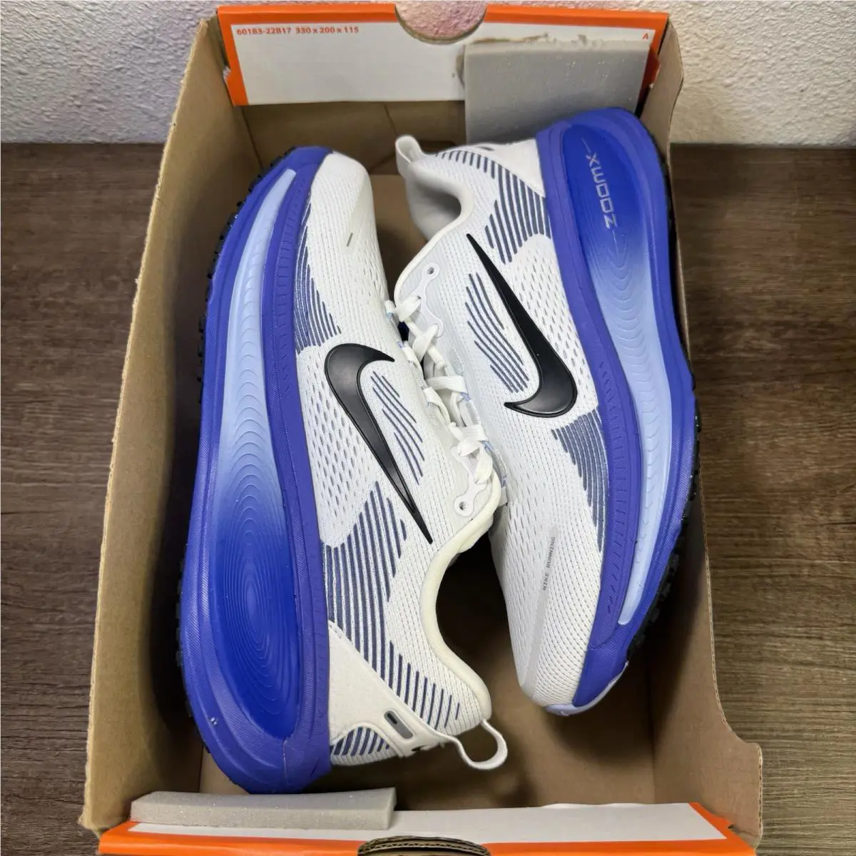 Nike shoes - Nike Vomero 18 - Vomero - HM6803-104 - White (UPC: 197863466187) 1
