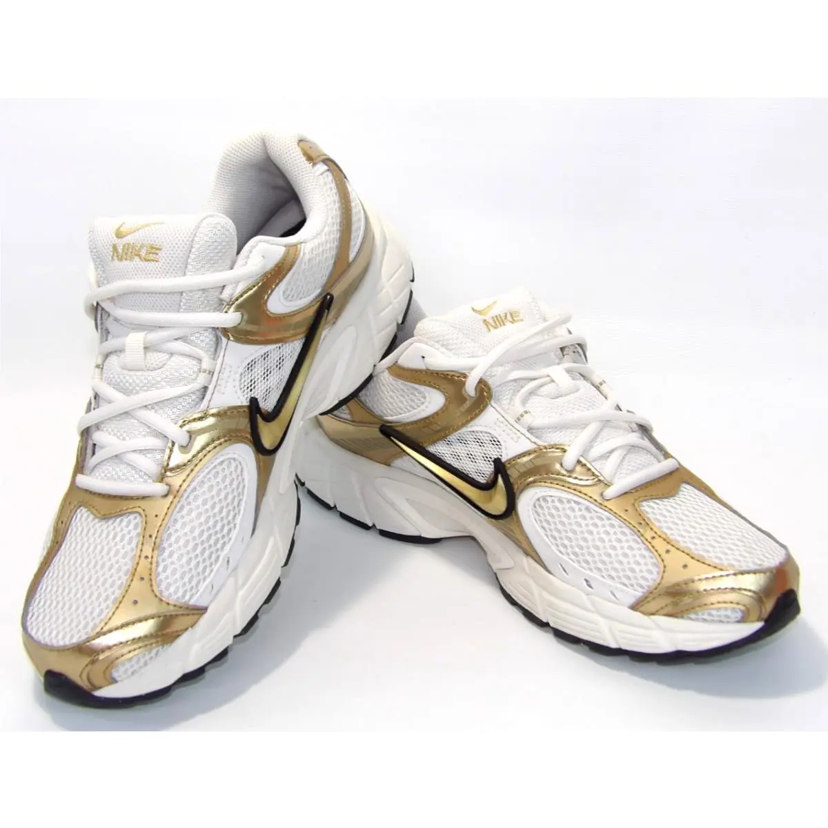 Nike shoes - Nike V5 RNR - RNR - White, Gold Metallic (UPC: 198487620030) 2