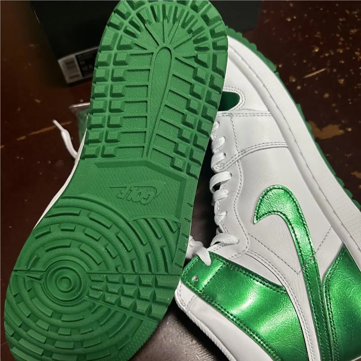 Nike shoes - White 4