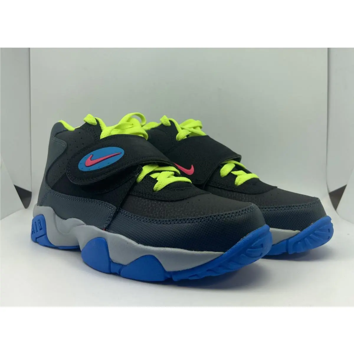 630911-008 GS Size 4.5 Youth Nike Air Mission Black/hyper Pink/grey/blue-nib