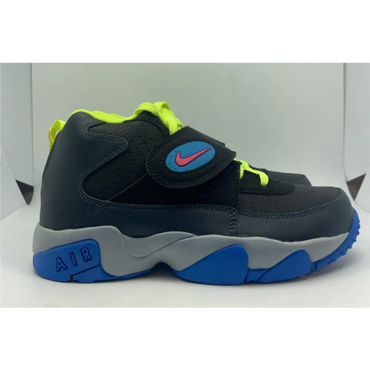 Nike shoes - Black (UPC: 883153540476) 0