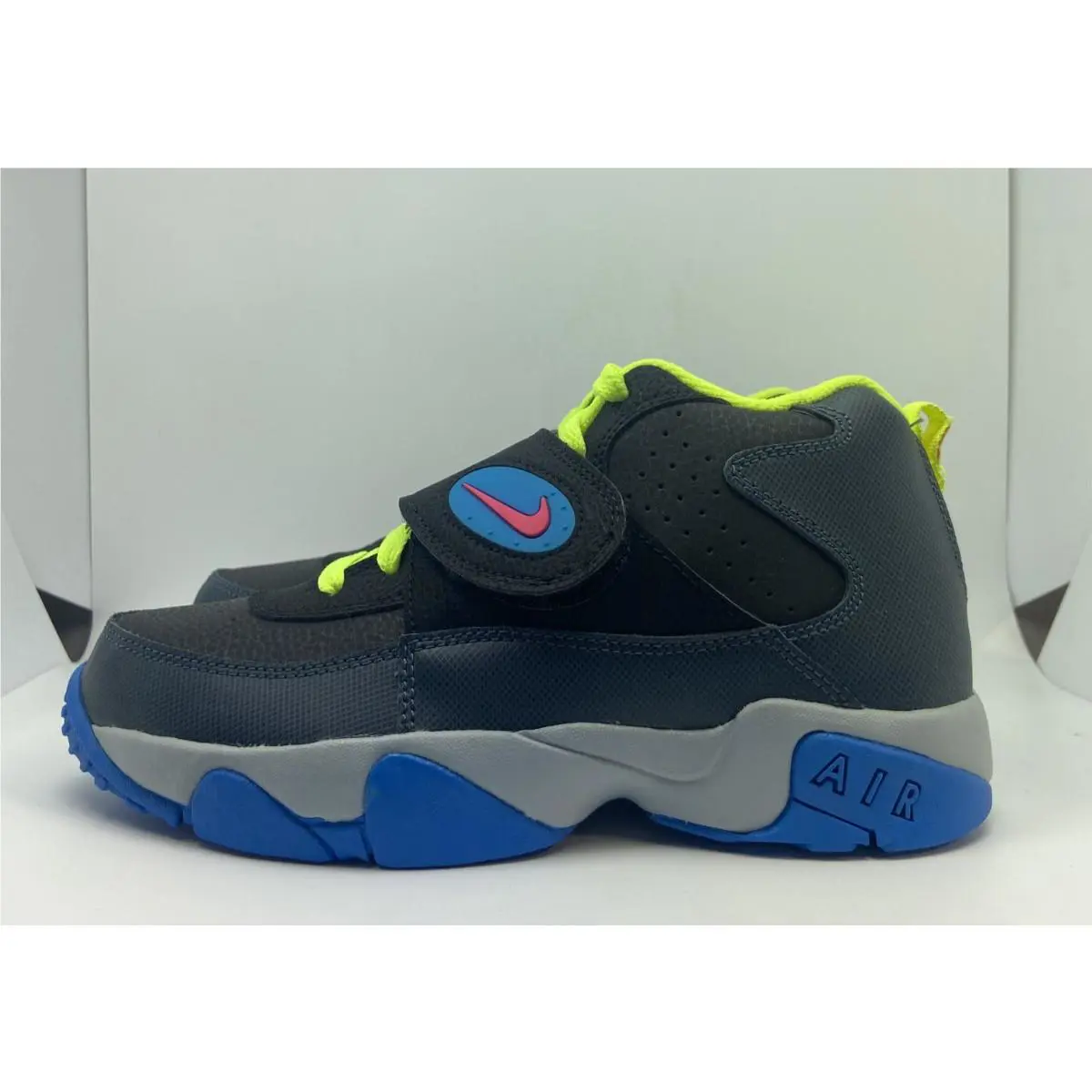 Nike shoes - Black (UPC: 883153540476) 2