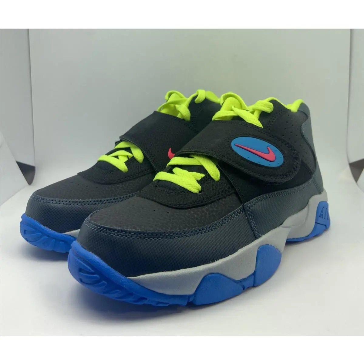 Nike shoes - Black (UPC: 883153540476) 3