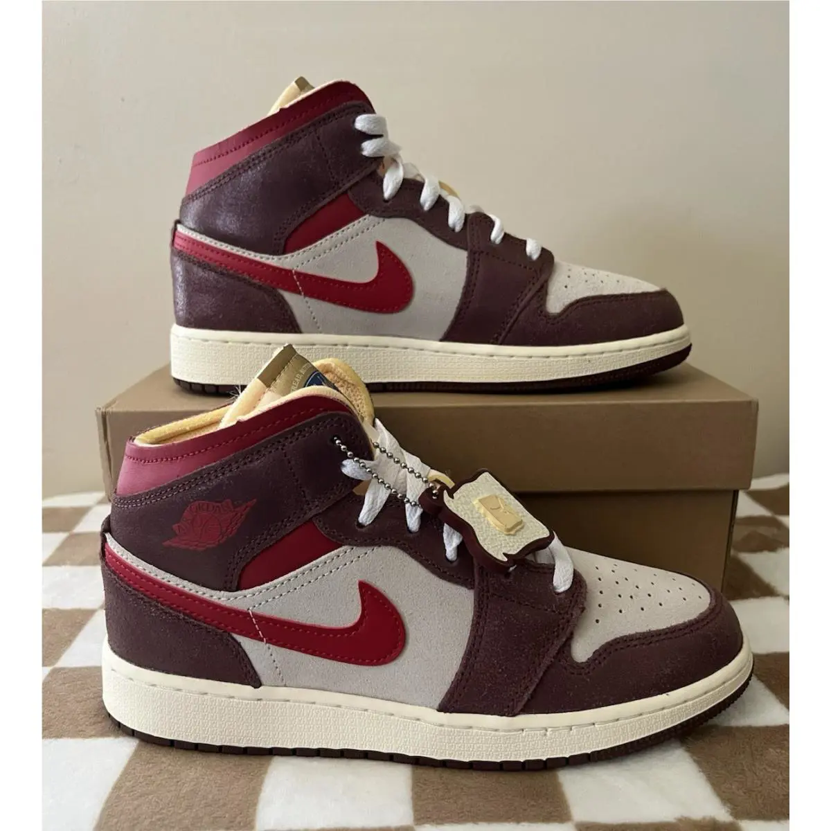 Nike Air Jordan 1 Mid SE GS Sneakers Bread Butter and Sole HF3196-100 Youth Sz 6