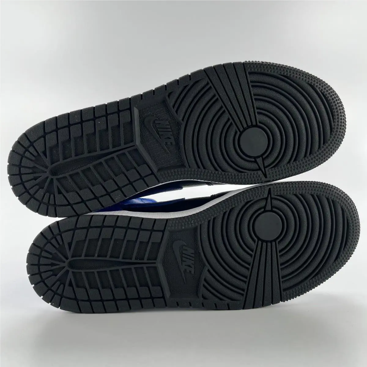 Nike shoes - Jordan 1 Mid GS Hyper Royal - Black 4