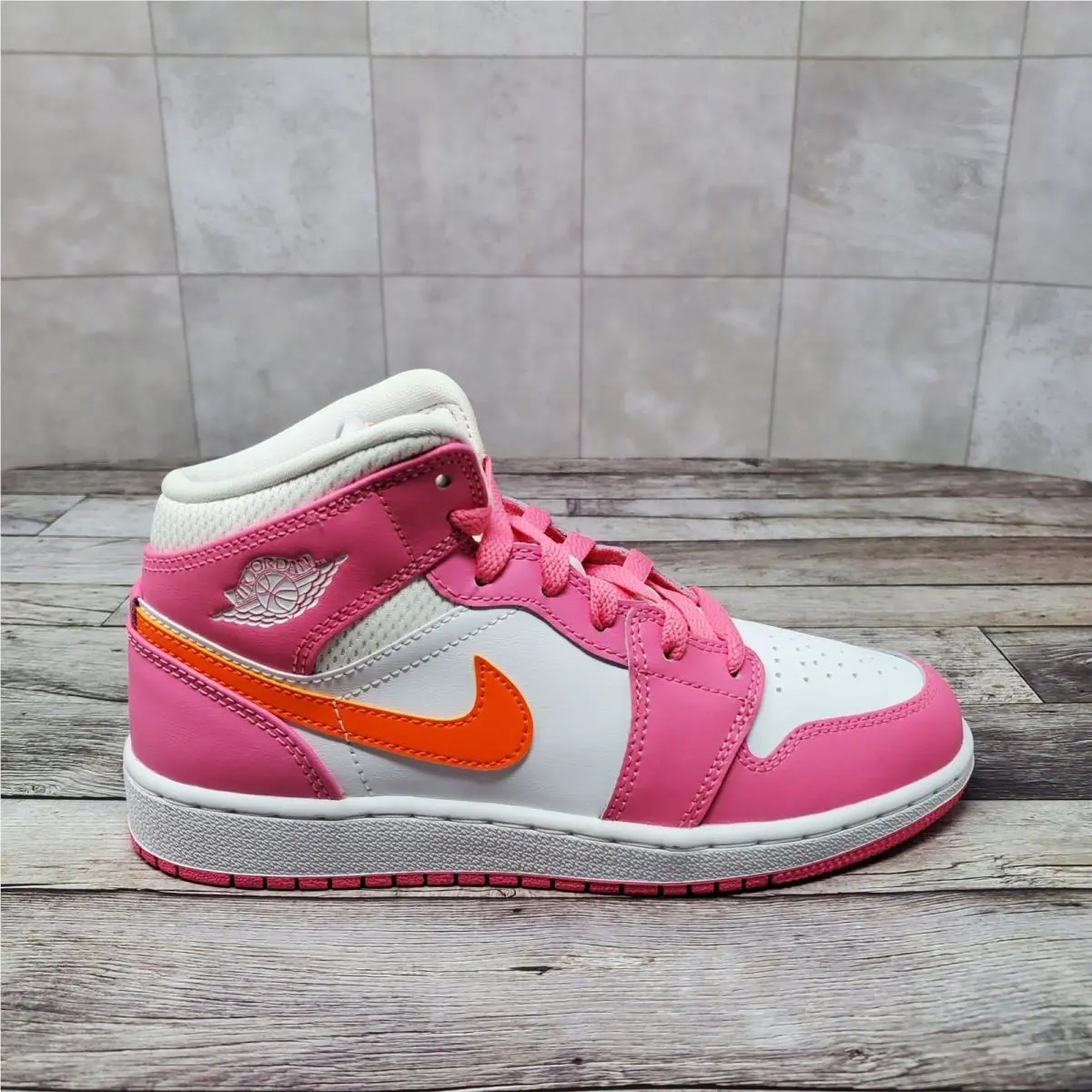 Nike shoes - Air Jordan 1 Mid GS - Pink 2