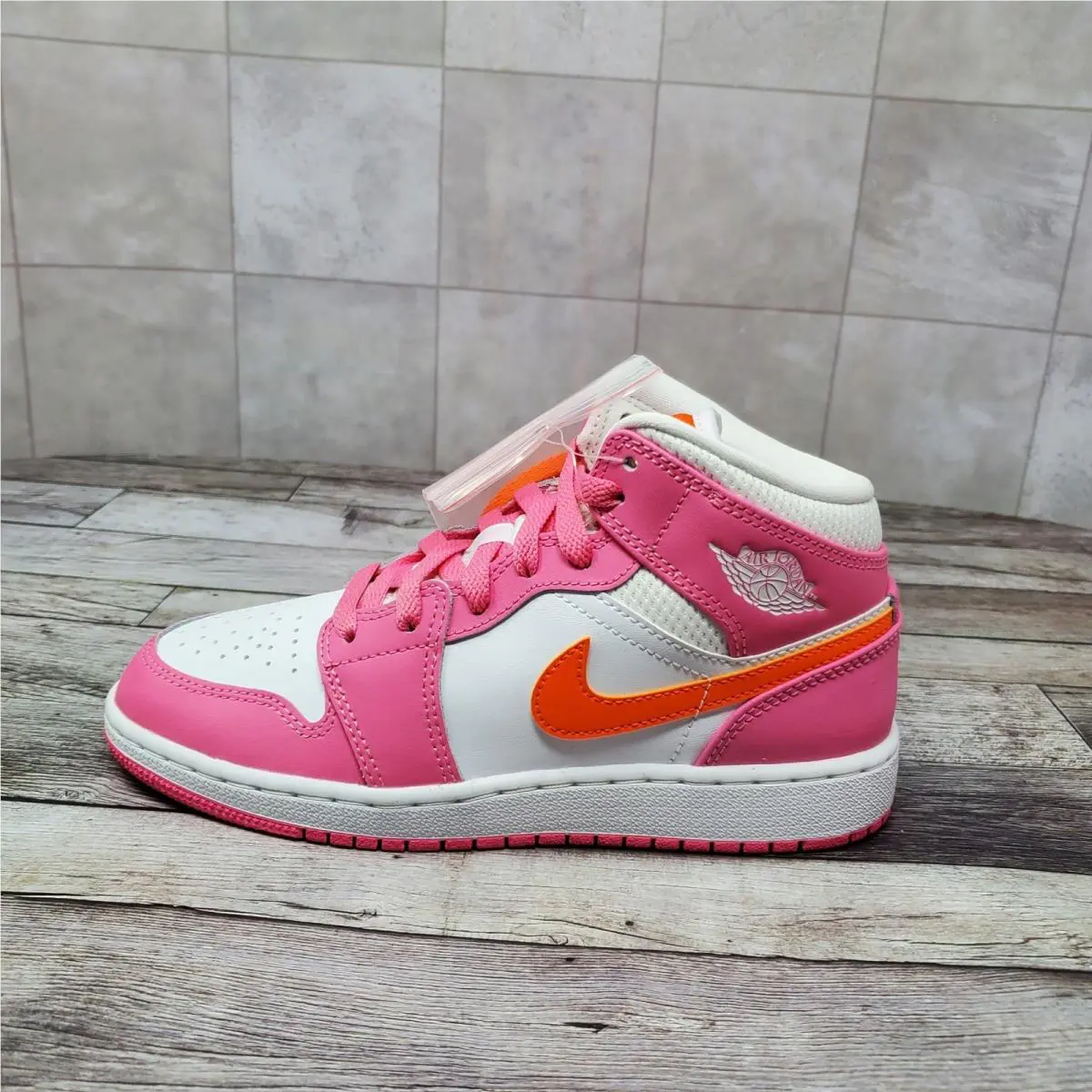 Nike shoes - Air Jordan 1 Mid GS - Pink 3