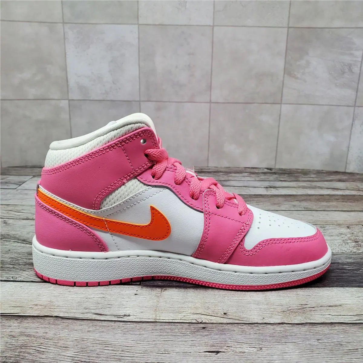 Nike shoes - Air Jordan 1 Mid GS - Pink 4