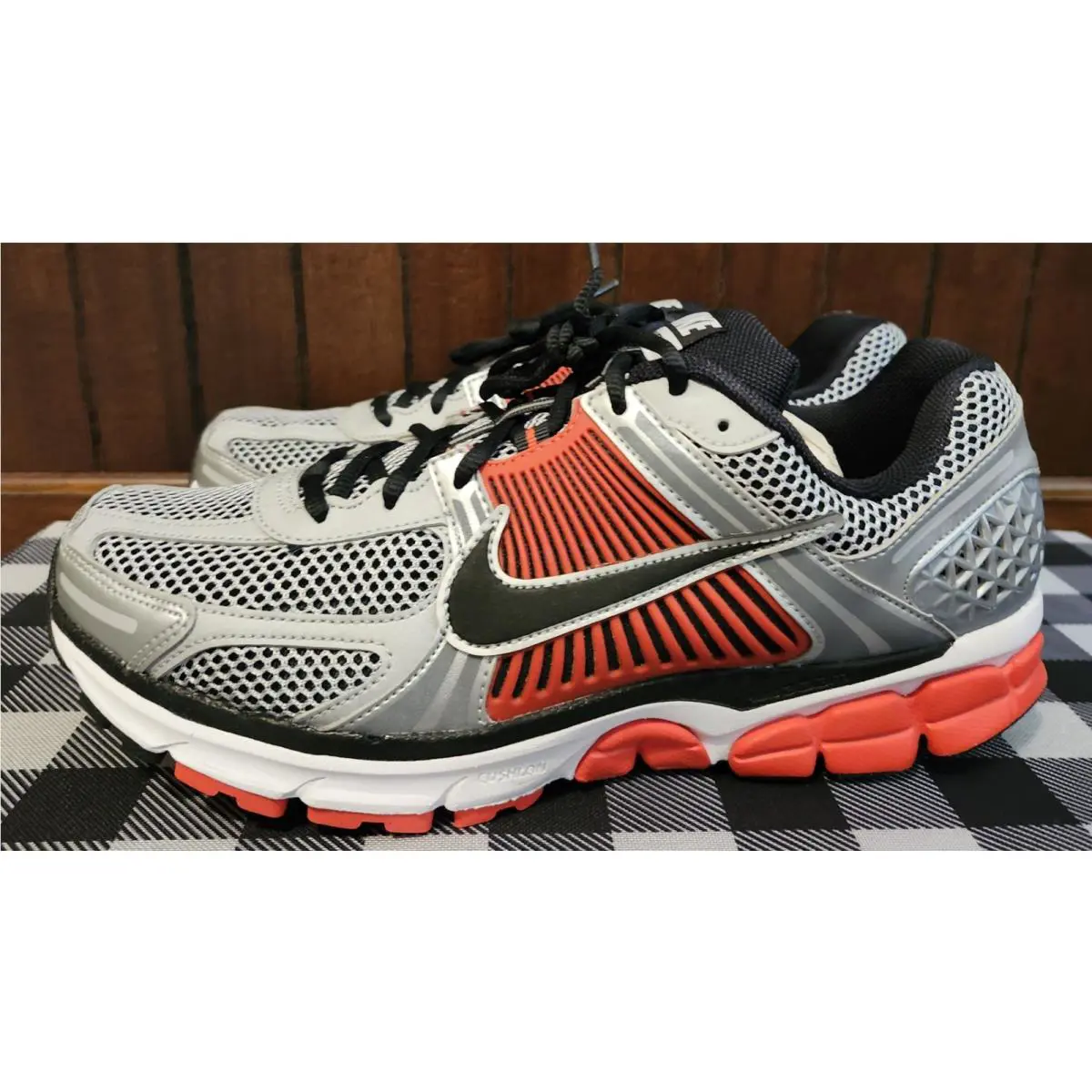 Nike shoes - Nike Zoom Vomero 5 - Zoom Vomero - metallic silver, red 18