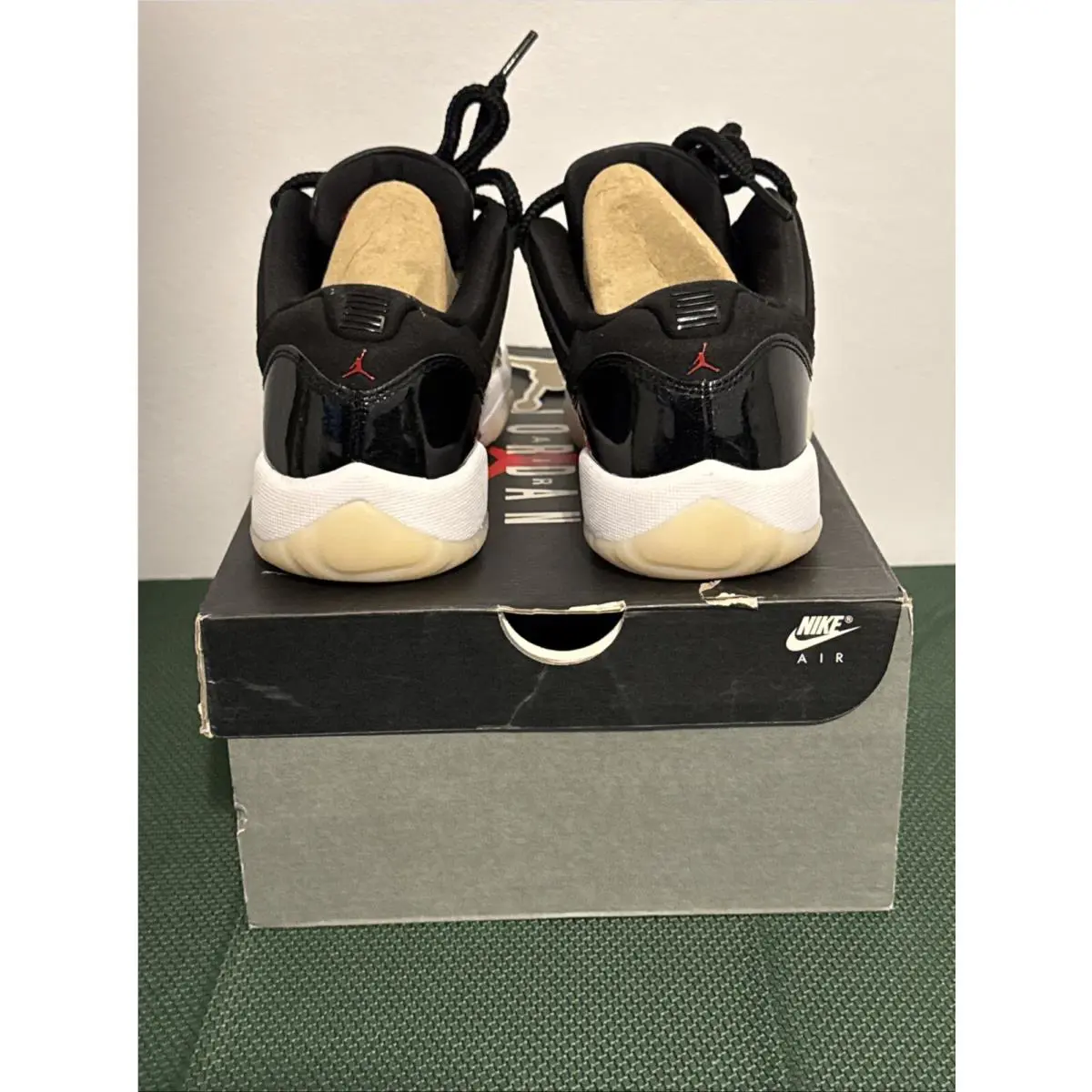 Nike shoes - Air Jordan 11 - Air - Black 3