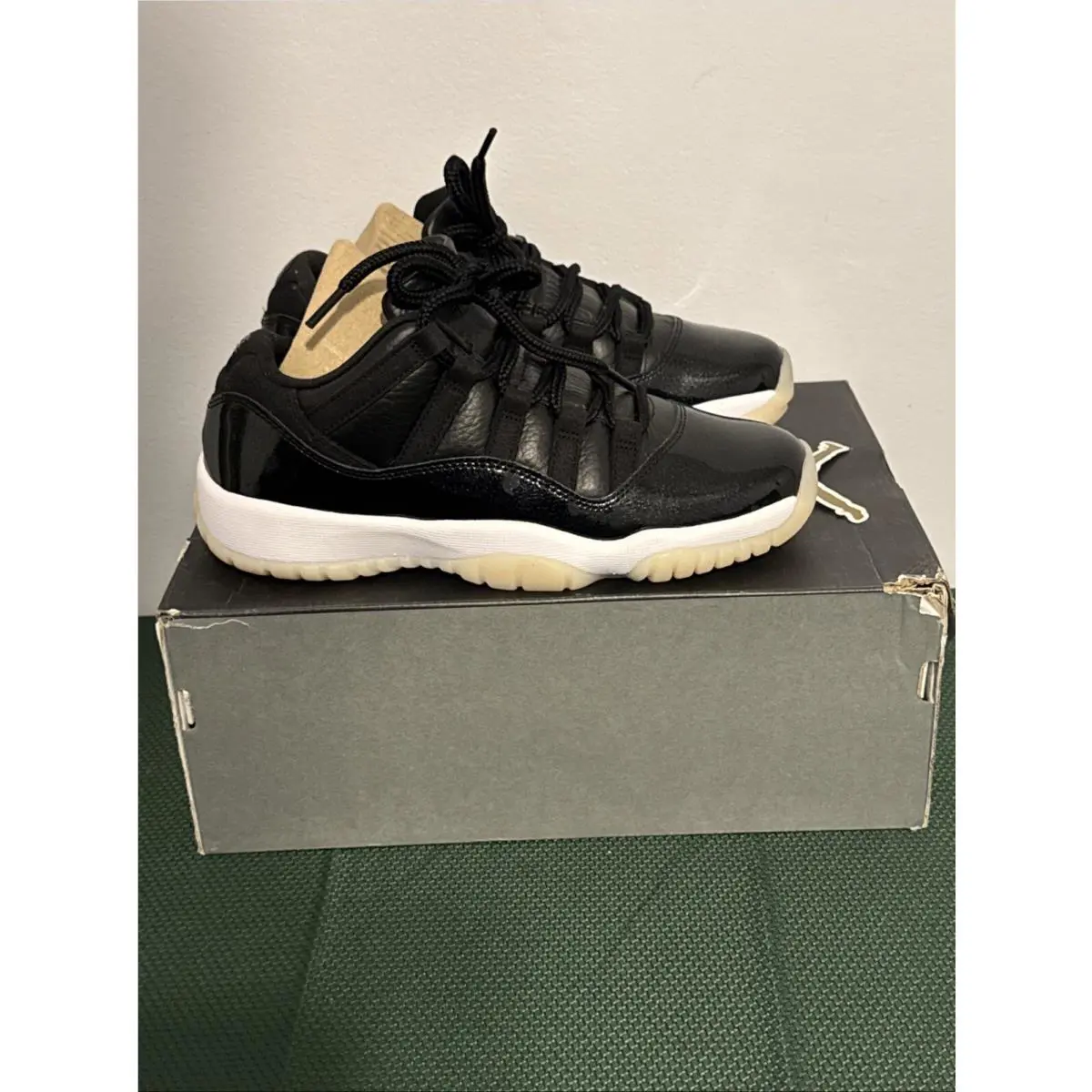 Nike shoes - Air Jordan 11 - Air - Black 4
