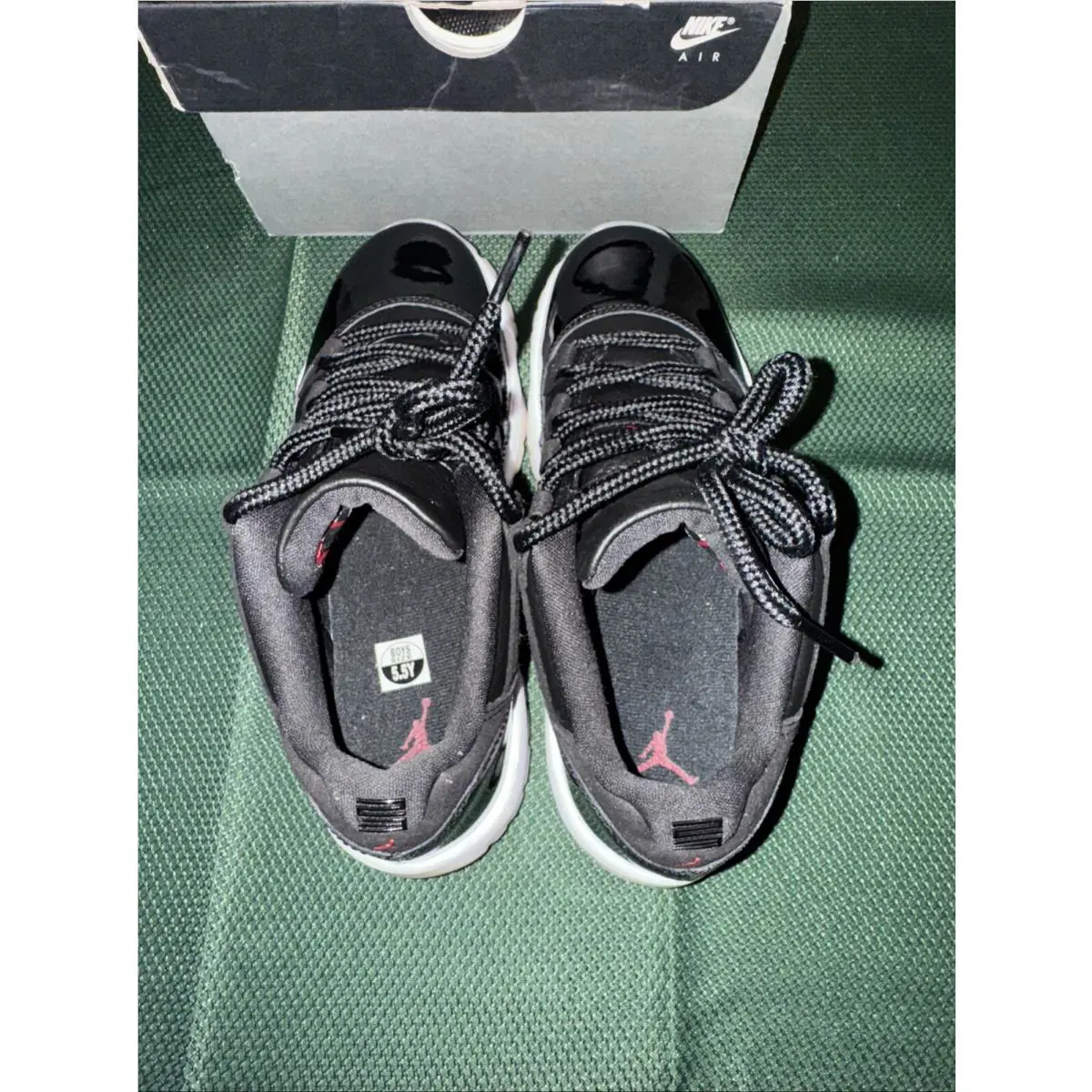 Nike shoes - Air Jordan 11 - Air - Black 6